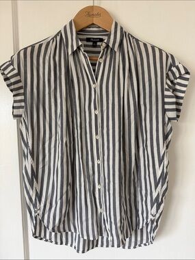 Madewell Black and White Vertical Stripe Short-Sleeve Button-Down
